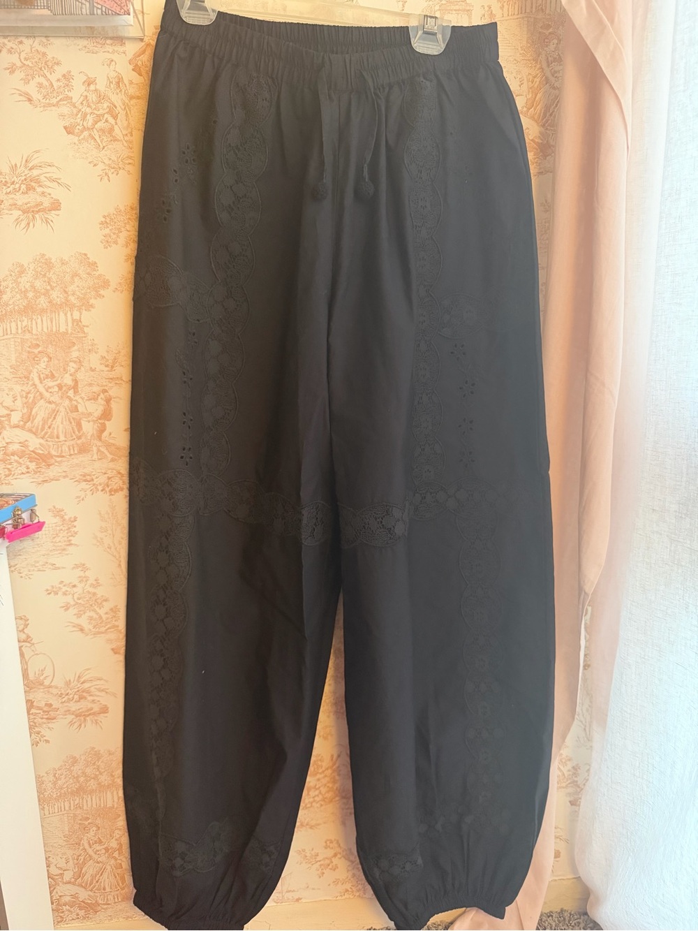 Zara Black Elastic-Waist Pants with Subtle Embroidery. Size 12-13